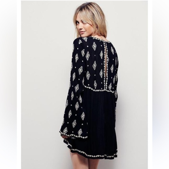 Free People Diamond Embroidery Top Bell Sleeves Medium - Picture 2 of 16